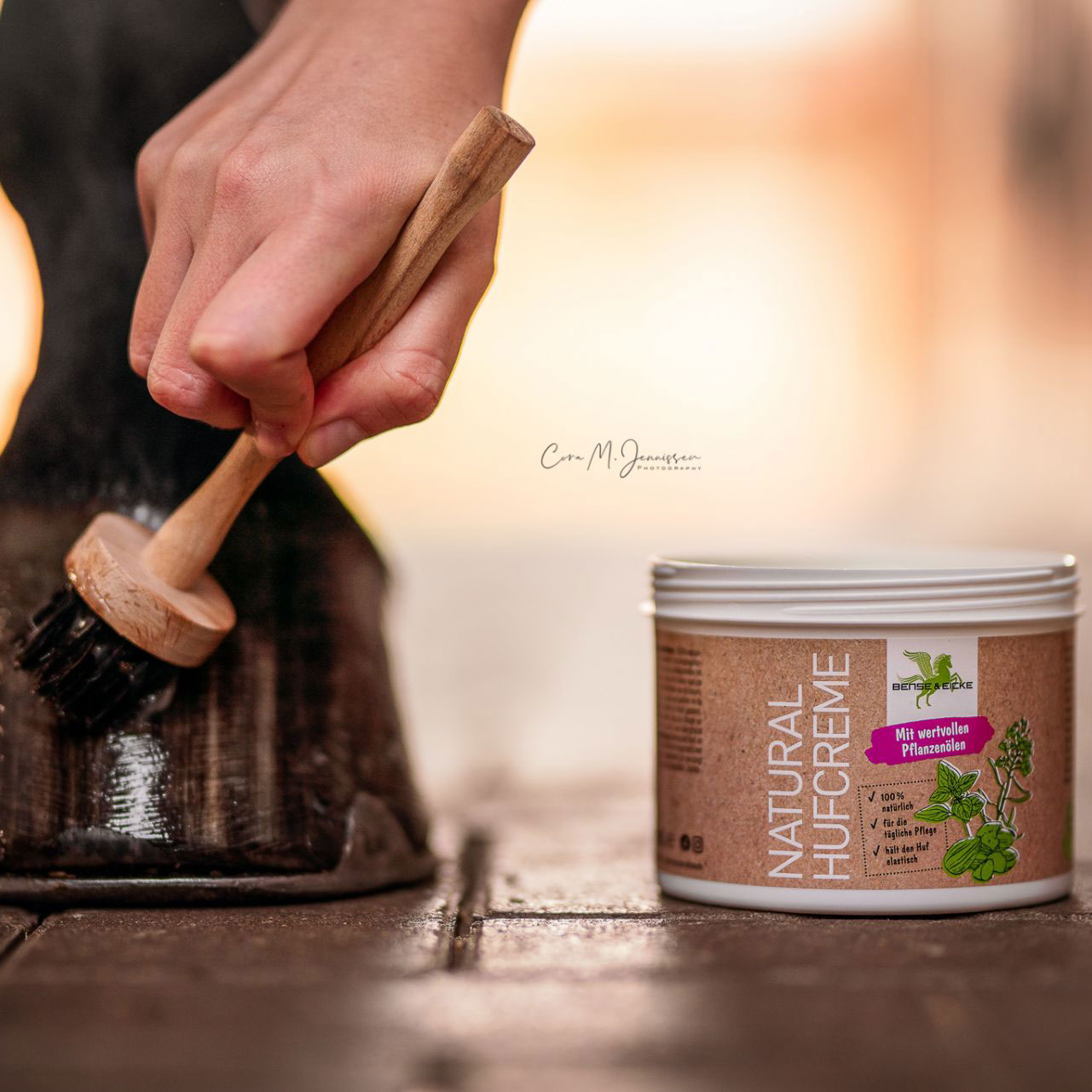 BENSE_EICKE_410_NATURAL-HUFCREME_500ML_MOOD1