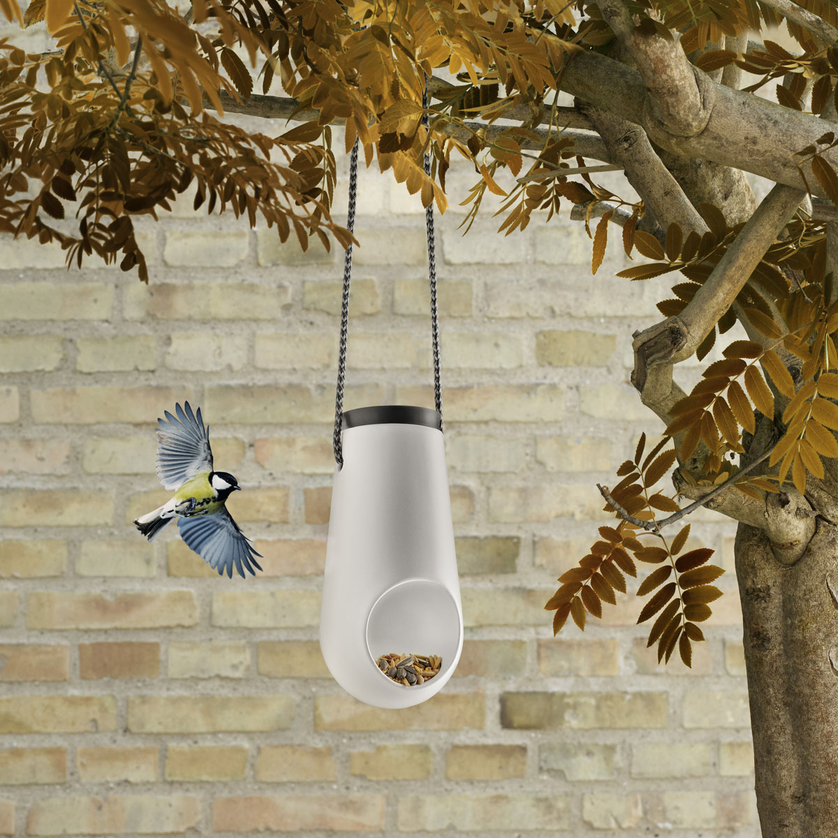571005_EVA-SOLO-HANGING-BIRD-FEEDER_BIRD