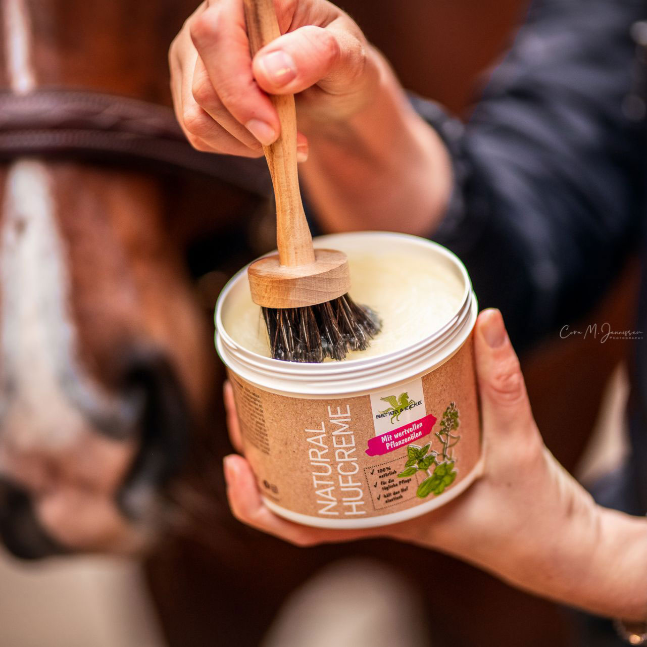 BENSE_EICKE_410_NATURAL-HUFCREME_500ML_MOOD